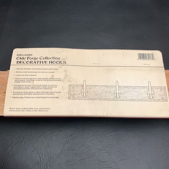 Melard Old Forge Triple Hook Solid Oak Plaque Antique Brass Finish Easy Mount - Picture 7 of 9